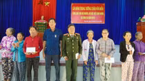 Trung tướng Châu Văn Mẫn tặng quà Tết tại tỉnh Quảng Nam