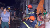 Hỏa hoạn bùng phát giữa đêm ở chợ Phú Thuận