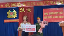 Thưởng “nóng” đơn vị phát hiện gần 400kg pháo được vận chuyển từ Lào về Việt Nam