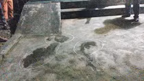 Nhậu về, con trai dùng dao đâm cha trọng thương
