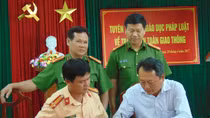 Ký cam kết an toàn giao thông đường bộ ở địa bàn “nóng” về tai nạn
