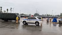 Test nhanh, 1 tài xế dương tính SARS-CoV-2, phong tỏa 2 chợ