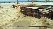  6 tàu hút trộm cát bị bắt trong đêm