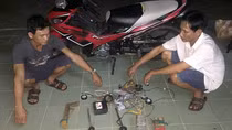 Đối tượng có 1 tiền án dùng súng điện đi trộm chó