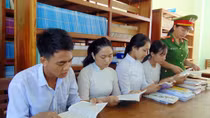 Thiết thực “Tủ sách hiếu học” cho học trò vùng cao