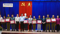 Đồng chí Trương Thị Mai thăm, nói chuyện với công nhân THACO