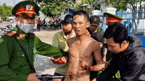 Khống chế kẻ nghi ngáo đá dùng dao tự thương