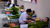 700 cán bộ, học viên Trung cấp CSND V tham gia hiến máu tình nguyện