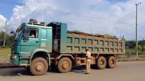 Tài xế xe quá tải không có giấy phép lái xe