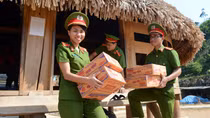 Những “bông hồng” tô thắm vùng biên