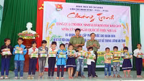Tuổi trẻ Công an Quảng Nam khám bệnh cho trẻ em và người dân vùng cao