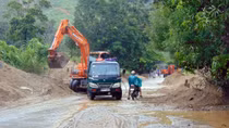 Giải tỏa giao thông trên QL14B bị “lũ cát” gây tê liệt