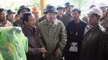 Phó Thủ tướng Trịnh Đình Dũng kiểm tra tình hình mưa lũ tại Quảng Nam