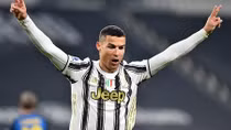 Tỏa sáng giúp Juventus đại thắng, Ronaldo "vượt mặt" cả Pele
