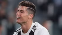 Ronaldo "ôm mặt nức nở", HLV Massimiliano Allegri lên tiếng bên vực trò cưng