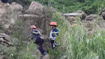 Lội rừng giải cứu du khách chơi dù lượn mất tích trong rừng