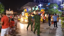 Đêm giao thừa bình yên tại thành phố mang tên Bác