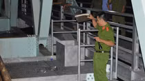 Nhậu trên cầu vượt, một thanh niên bị tàu hỏa cán