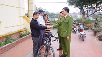 Trao trả tài sản bị mất cho người nước ngoài