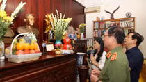 Thứ trưởng Nguyễn Văn Thành thăm hỏi các đồng chí nguyên lãnh đạo Bộ Công an