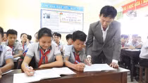 Thầy giáo trường làng trở thành giám khảo quốc tế tiếng Anh Cambridge