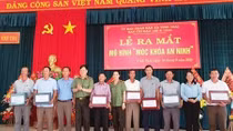 Tặng móc khóa an ninh, đẩy mạnh đảm bảo ANTT tuyến biển