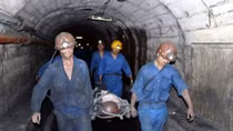 Sập hầm lò, 2 công nhân bị vùi lấp