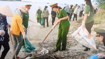 Tuổi trẻ Công an Quảng Trị ba cùng với đồng bào vùng sâu