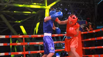 Sàn đấu boxing ngoài trời lần đầu được tổ chức