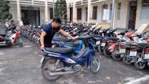 Tạm giữ 90 xe máy trong kho của tiệm cầm đồ ở Tiền Giang