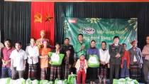 Trao quà Tết cho đồng bào nghèo Quảng Trị