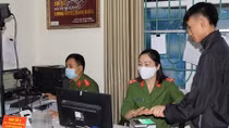 Nữ Cảnh sát tận tụy phục vụ nhân dân