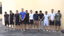 Bắt tạm giam 11 đối tượng dùng hung khí nguy hiểm gây rối TTCC 