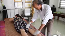 Người thầy thuốc đam mê làm từ thiện