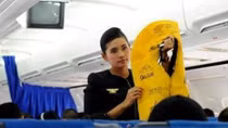 Xử phạt hành khách xé áo phao trên máy bay