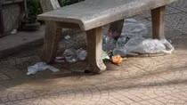 Rác ngập công viên Thủ Lệ