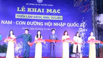 Trưng bày sách, ảnh, tư liệu về “Việt Nam-Con đường hội nhập quốc tế”