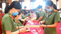 Chia sẻ khó khăn với tuyến đầu chống dịch