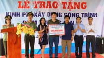 Công an Quảng Bình tặng 540 triệu đồng xây dựng điểm trường vùng biên giới