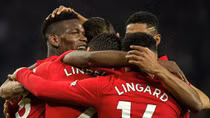 Paul Pogba lập cú đúp, Man Utd đè bẹp Huddersfield