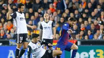 Barcelona bị trọng tài tước mất chiến thắng