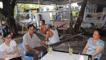 Tin thêm về bé gái bị bạo hành bằng sắt nung đỏ