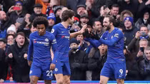 Chelsea 5-0 Huddersfield: The Blues lấy lại vị thế
