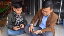 Mũ bảo hiểm thông minh của thầy trò vùng cao