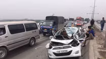7 xe ô tô đâm liên hoàn trên cầu Thanh Trì
