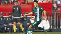 Cầu thủ Trung Quốc cho Messi "hít khói" là ai?
