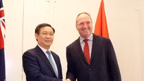 Mở ra cơ hội xuất khẩu tôm tươi nguyên con và thanh long vào Australia
