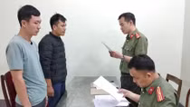 Khởi tố nhóm đối tượng tổ chức xuất cảnh cho công dân Trung Quốc sang Lào