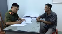 Hành hung bảo vệ vì bị nhắc nhở đeo khẩu trang