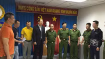 Bàn giao đối tượng truy nã cho Cảnh sát Trung Quốc